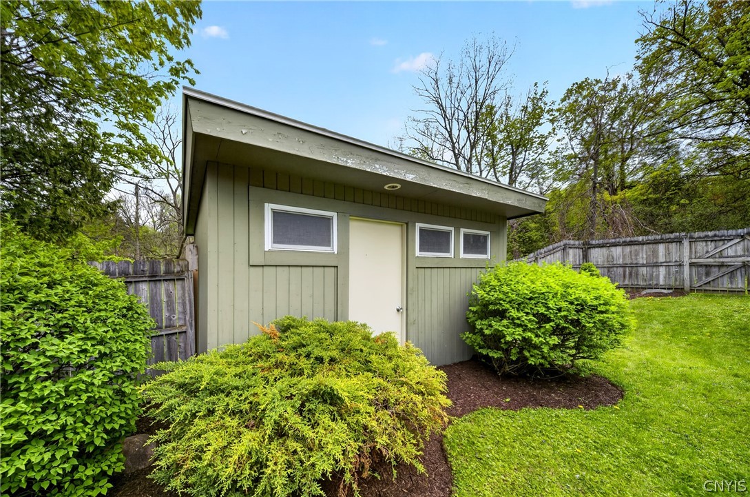 327 Kimber Road Syracuse, NY 13214 - Photo 39 of 44