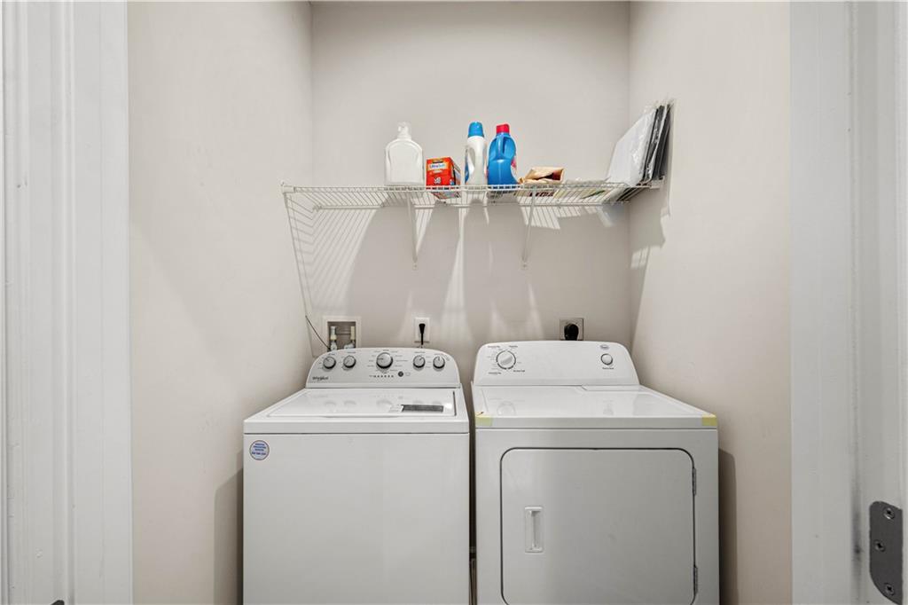 152-160 Cole Drive McKees Rocks, PA 15136 - Photo 29 of 39 a utility room with dryer and washer