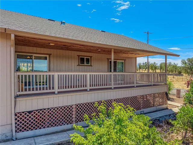 a view of a pathway with a yard