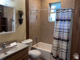 1940 East Shore Road St. Charles, ID 83272 - Photo 38 of 64 Full bathroom with vanity and shower / tub combo