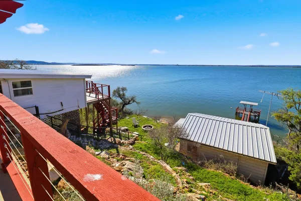 $479,000 | 919 Lakeshore Loop, Tow, TX 78672