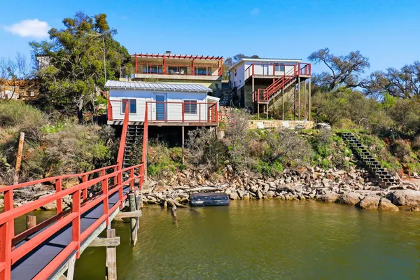 $479,000 | 919 Lakeshore Loop, Tow, TX 78672