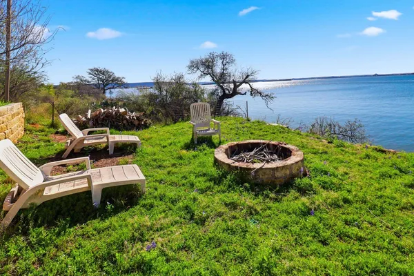 $479,000 | 919 Lakeshore Loop, Tow, TX 78672