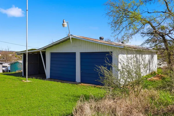 $479,000 | 919 Lakeshore Loop, Tow, TX 78672