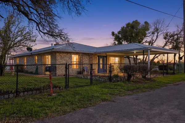 $479,000 | 919 Lakeshore Loop, Tow, TX 78672