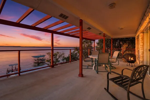 $479,000 | 919 Lakeshore Loop, Tow, TX 78672