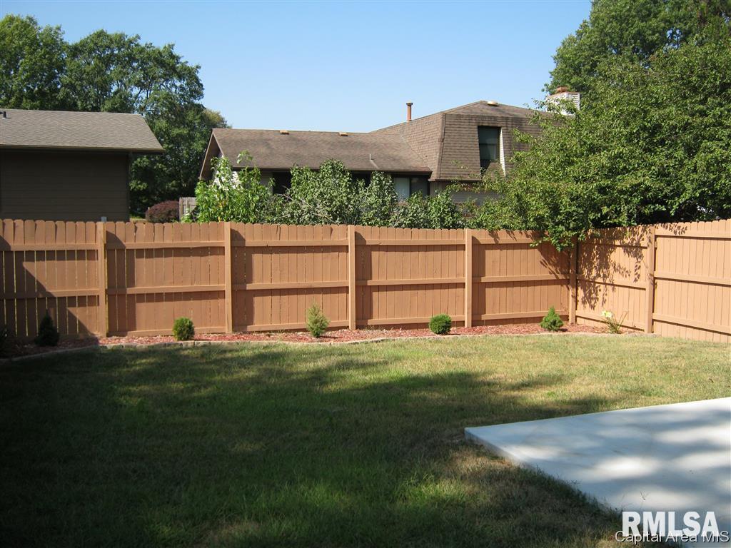 111 Astoria Road Springfield, IL 62704 - Photo 3 of 17