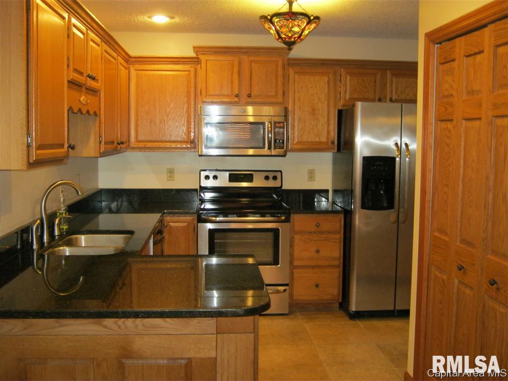 111 Astoria Road Springfield, IL 62704 - Photo 7 of 17
