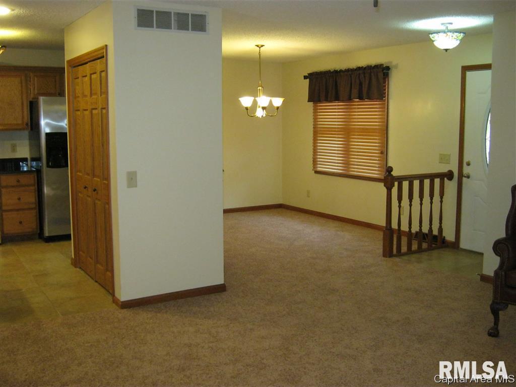 111 Astoria Road Springfield, IL 62704 - Photo 9 of 17