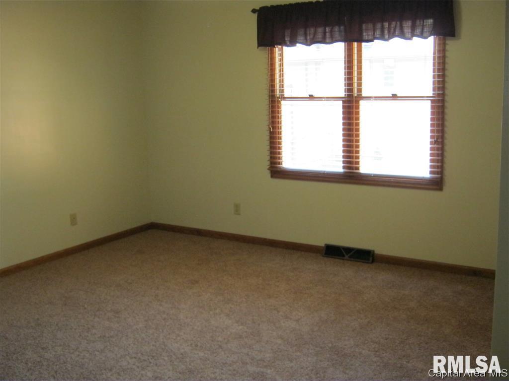 111 Astoria Road Springfield, IL 62704 - Photo 10 of 17