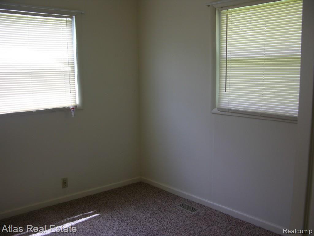 5326 Wakefield Road Grand Blanc, MI 48439 - Photo 11 of 16 bedroom 1.jpg