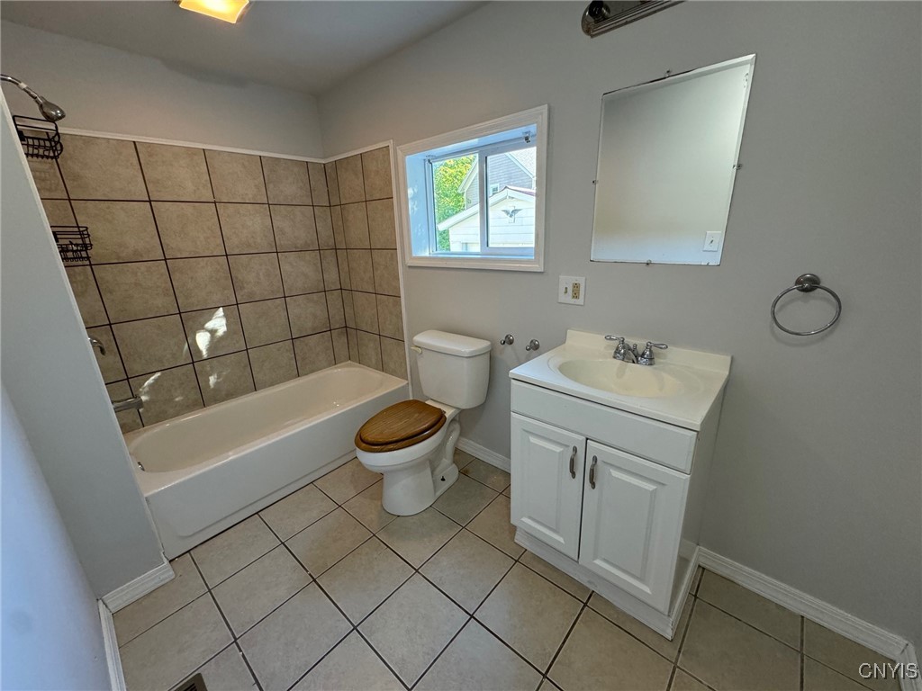 521 Main Street Oneida, NY 13421 - Photo 11 of 31 Full Bath