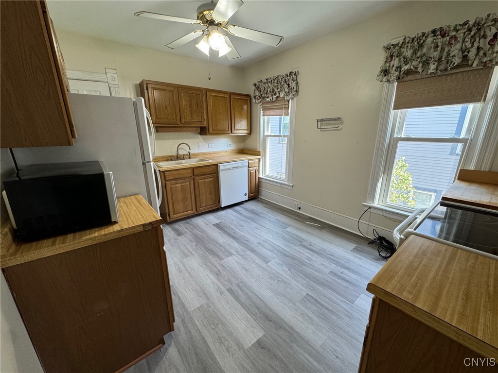 521 Main Street Oneida, NY 13421 - Photo 19 of 31 Upstairs - Kitchen w/ appliances
