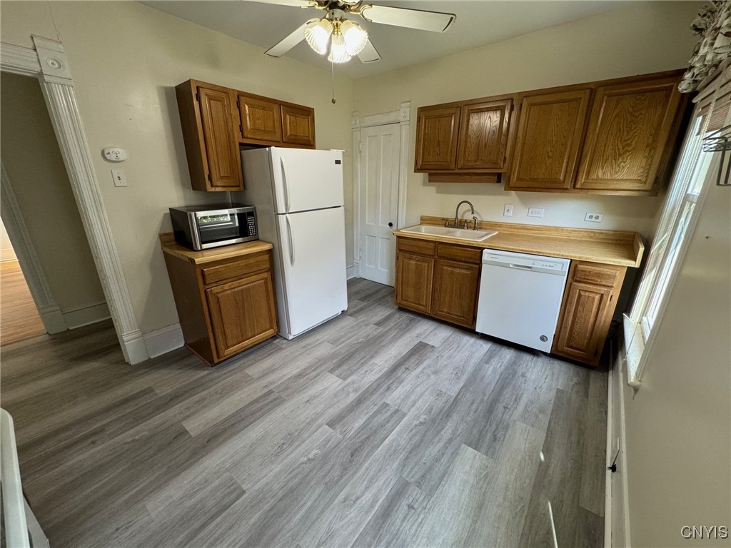 521 Main Street Oneida, NY 13421 - Photo 21 of 31 Stove, refrigerator, dishwasher, microwave