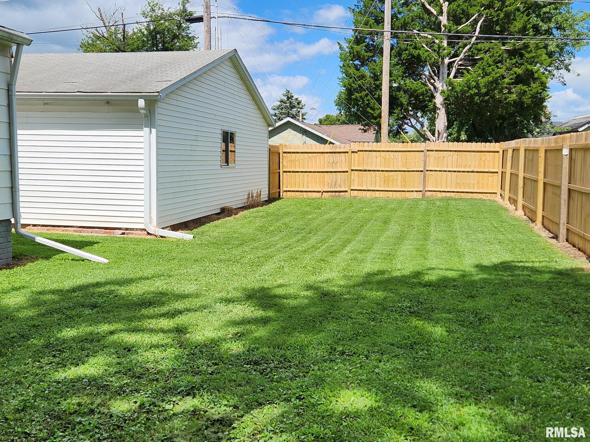 228 4th Street Lincoln, IL 62656 - Photo 12 of 38