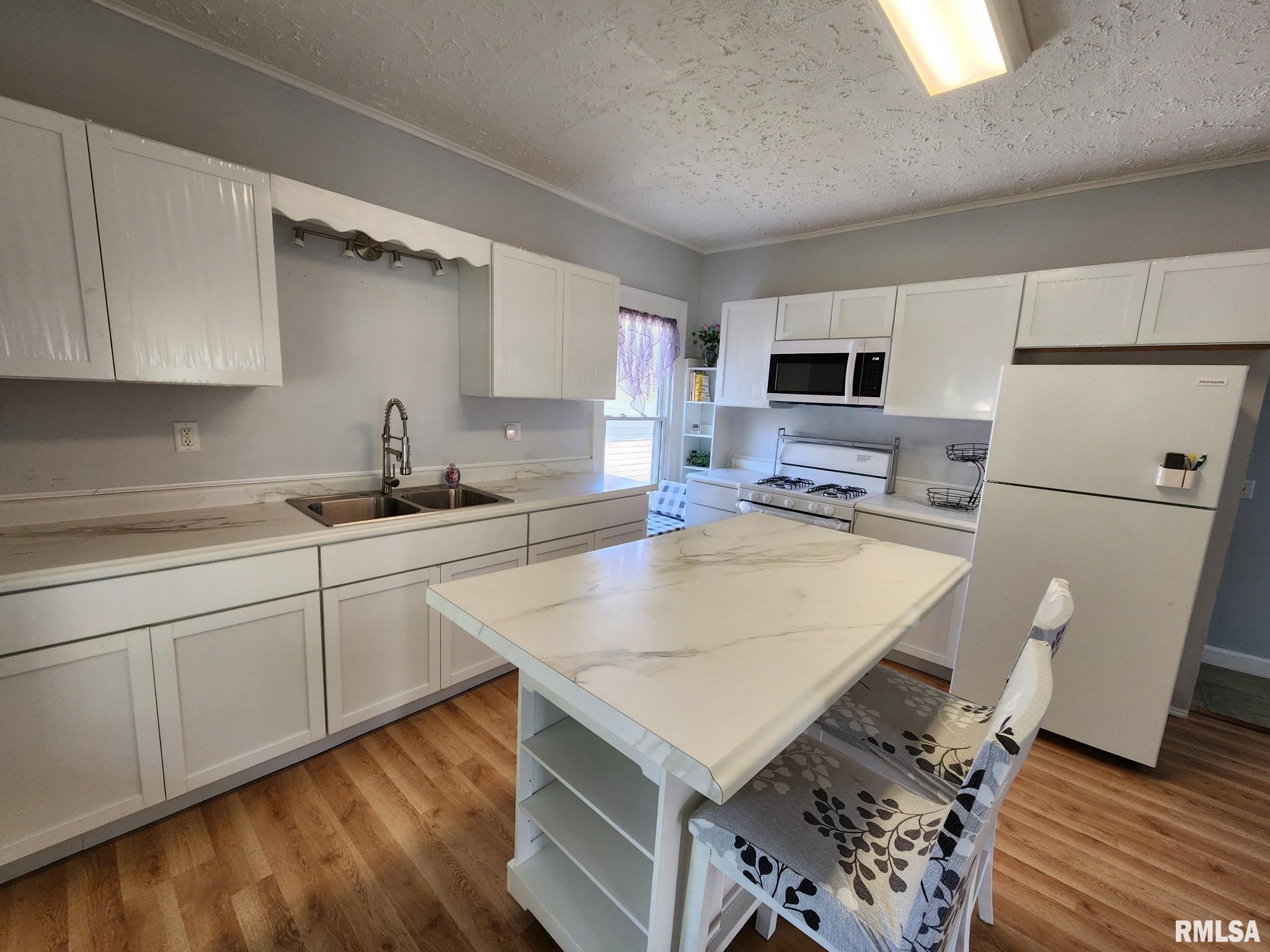 228 4th Street Lincoln, IL 62656 - Photo 17 of 38