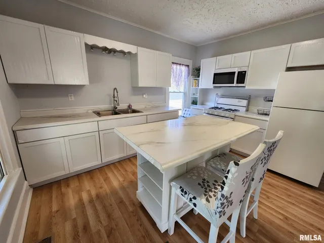 $155,500 | 228 4th Street, Lincoln, IL 62656