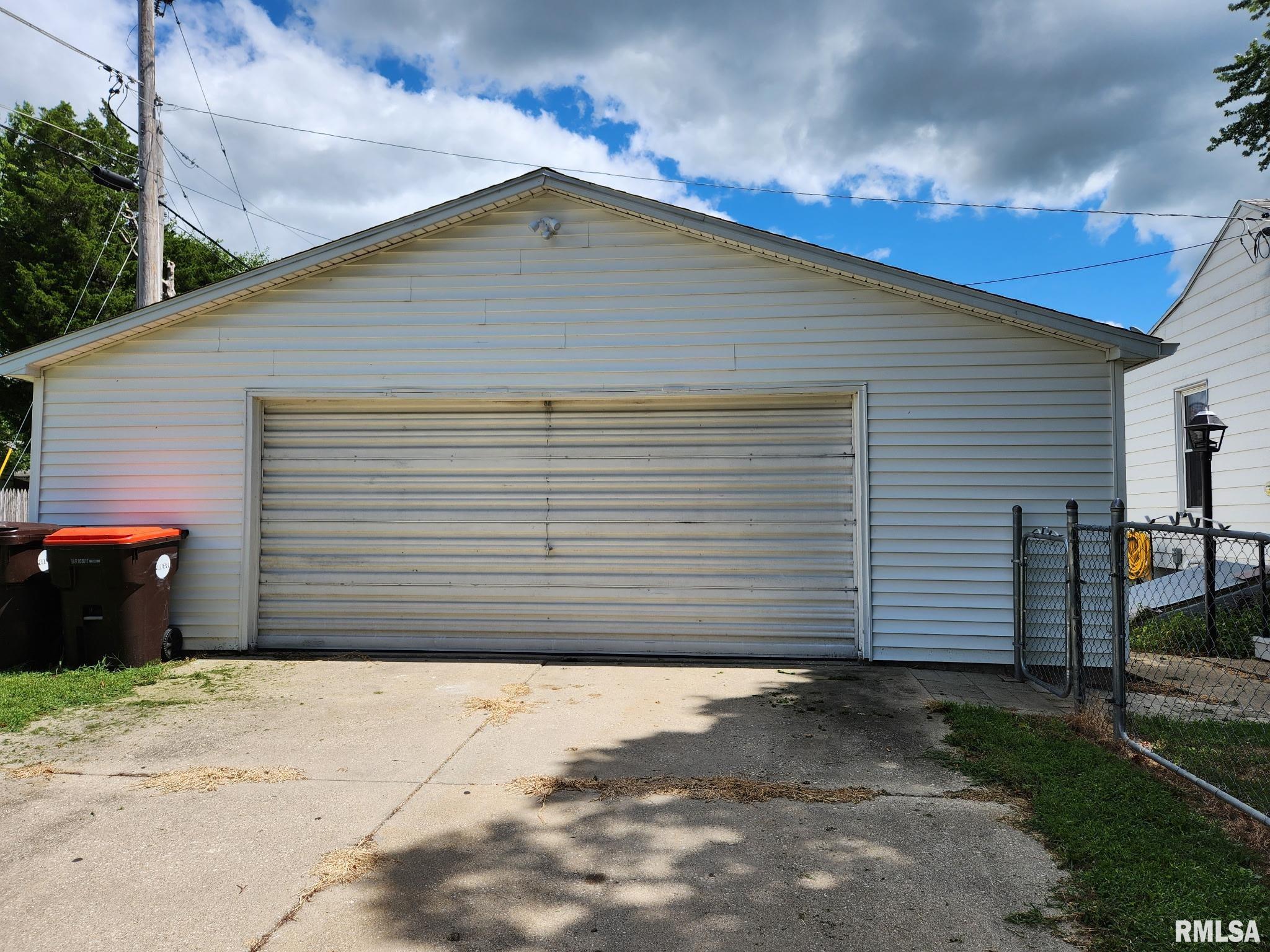 228 4th Street Lincoln, IL 62656 - Photo 2 of 38