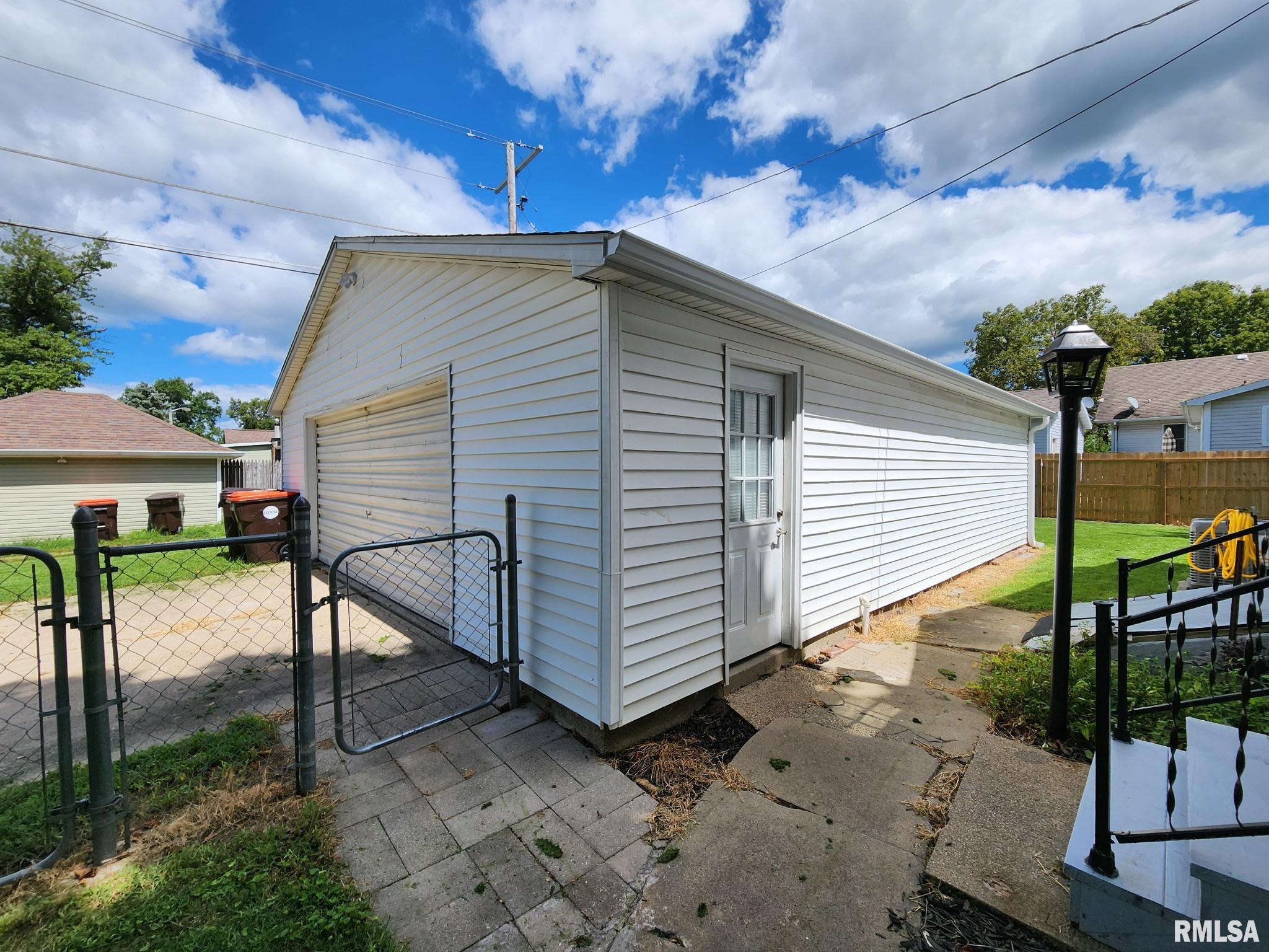 228 4th Street Lincoln, IL 62656 - Photo 21 of 38