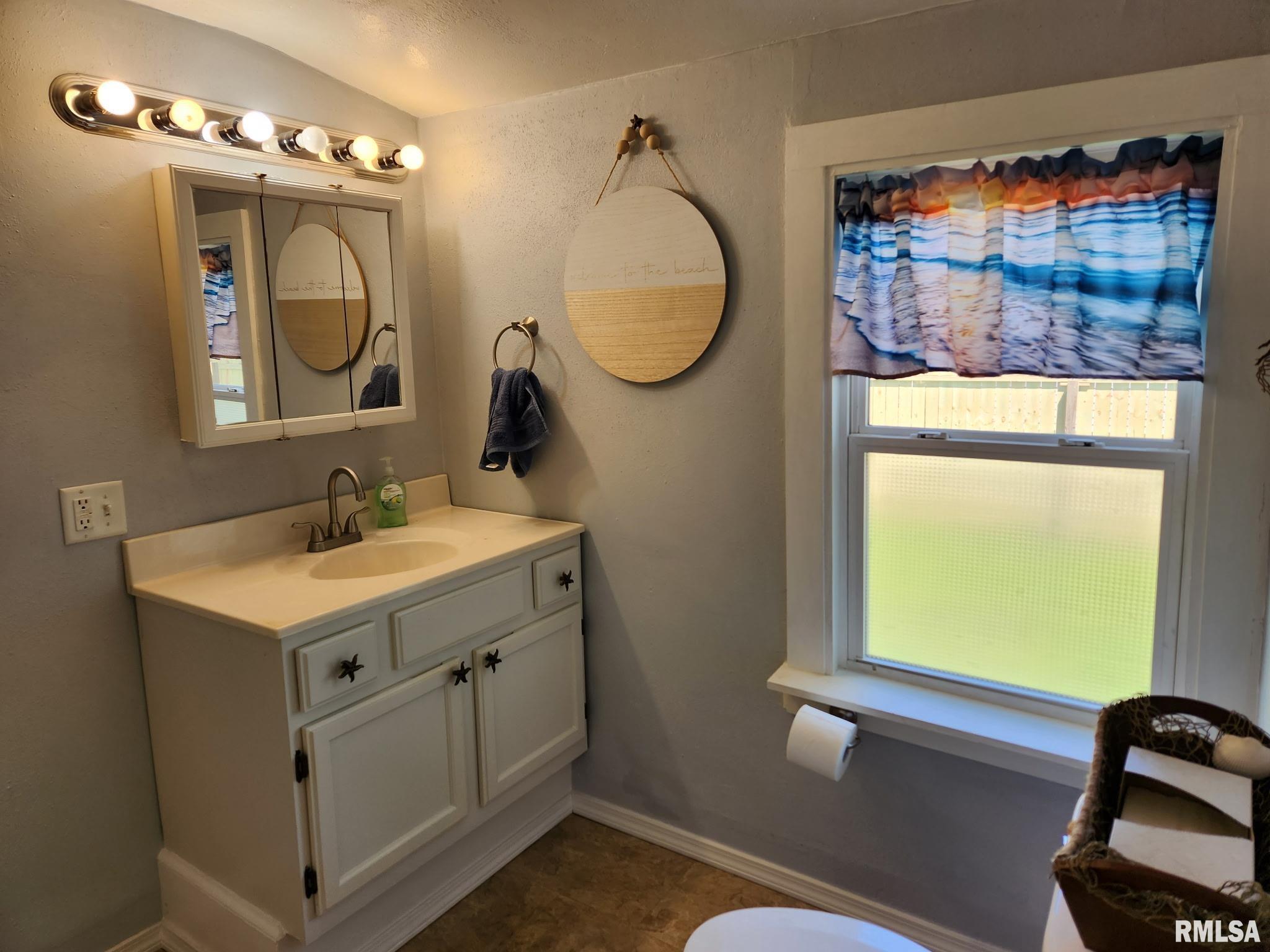 228 4th Street Lincoln, IL 62656 - Photo 22 of 38