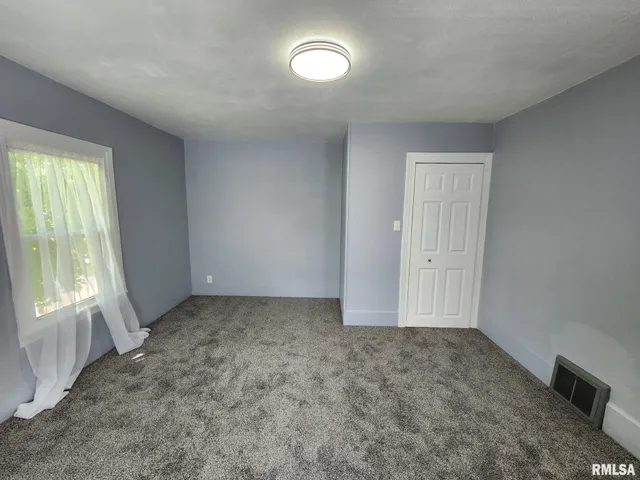 $155,500 | 228 4th Street, Lincoln, IL 62656