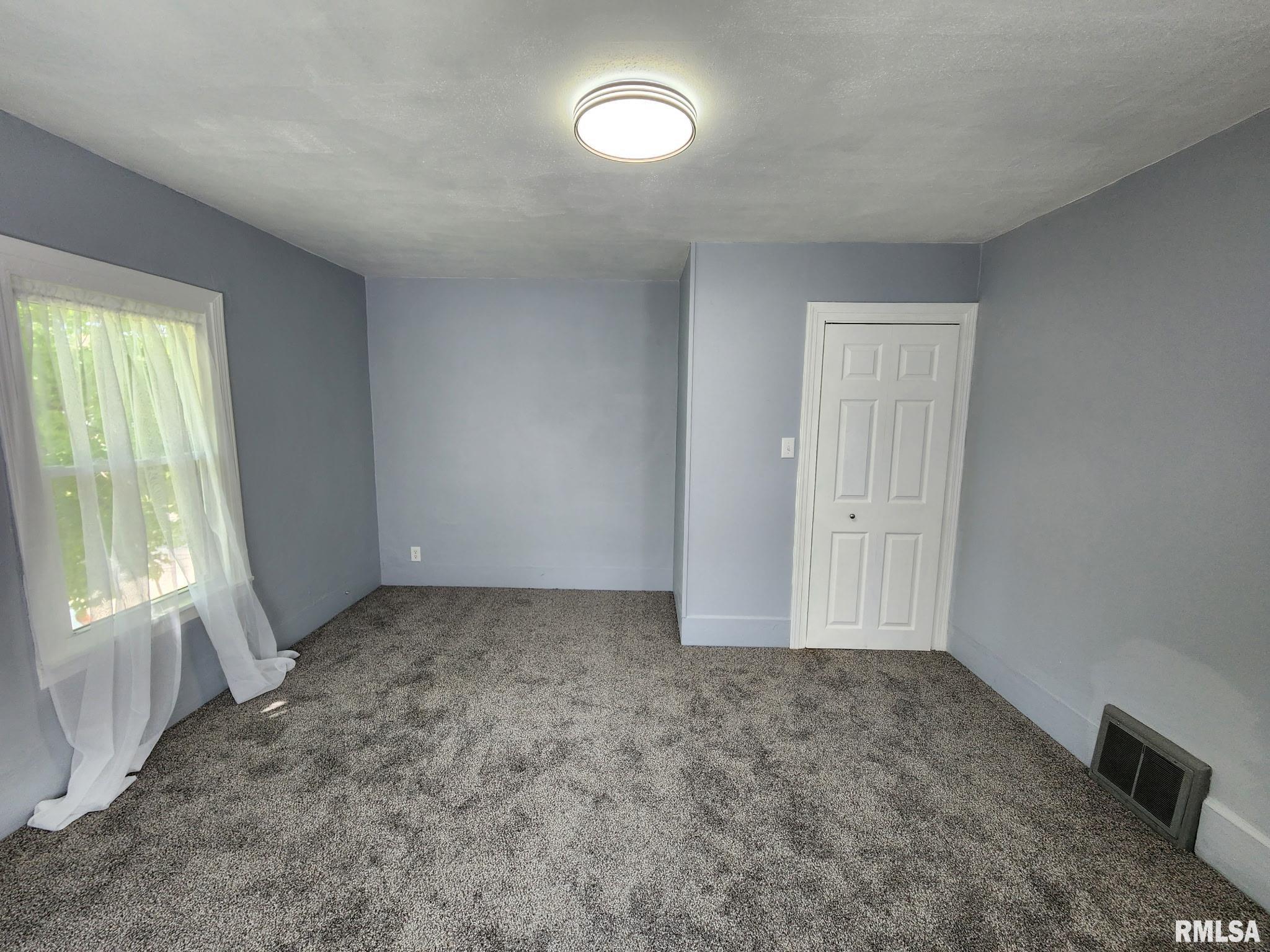 228 4th Street Lincoln, IL 62656 - Photo 26 of 38