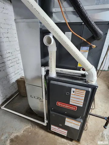 $155,500 | 228 4th Street, Lincoln, IL 62656