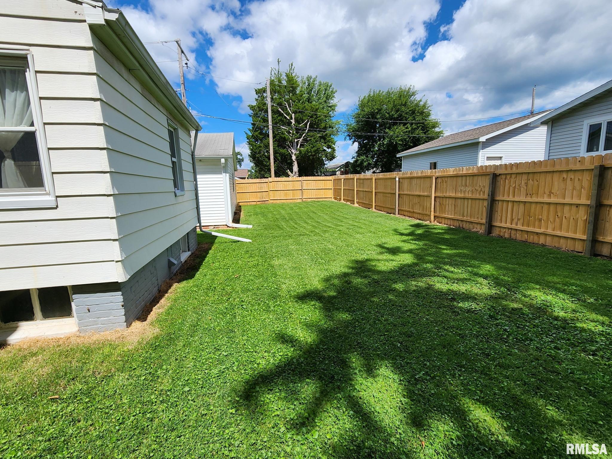 228 4th Street Lincoln, IL 62656 - Photo 33 of 38