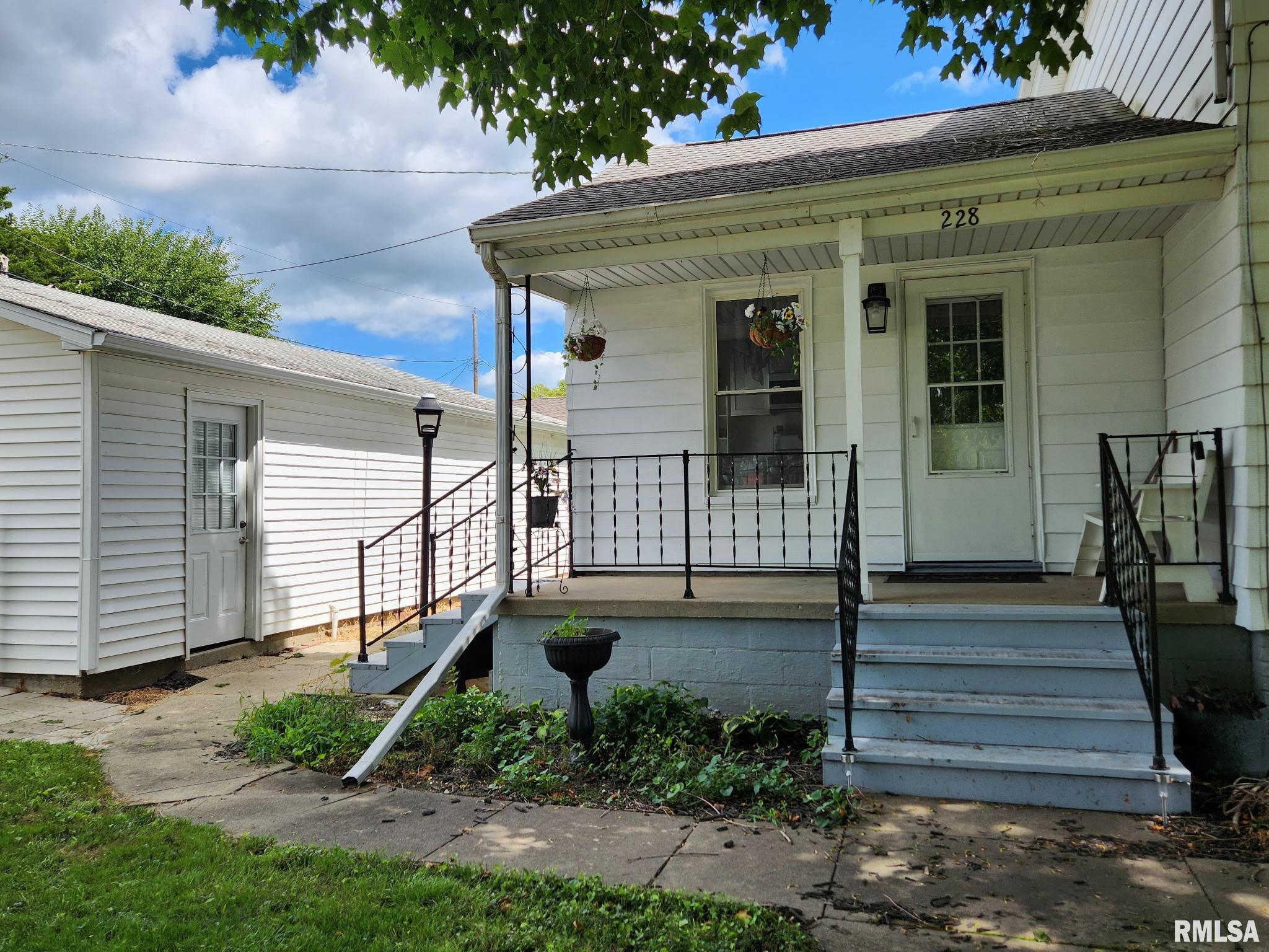 228 4th Street Lincoln, IL 62656 - Photo 34 of 38