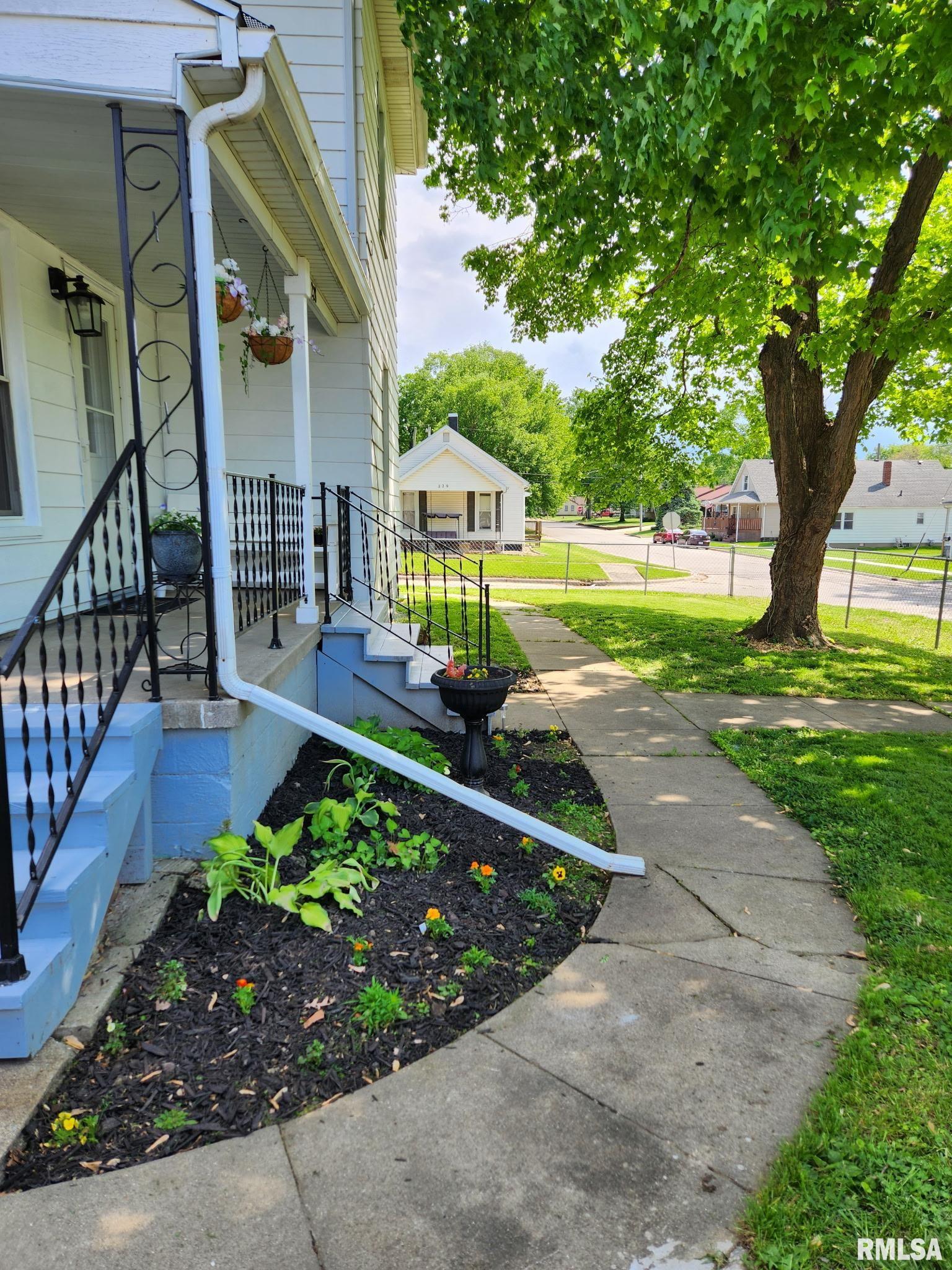 228 4th Street Lincoln, IL 62656 - Photo 35 of 38