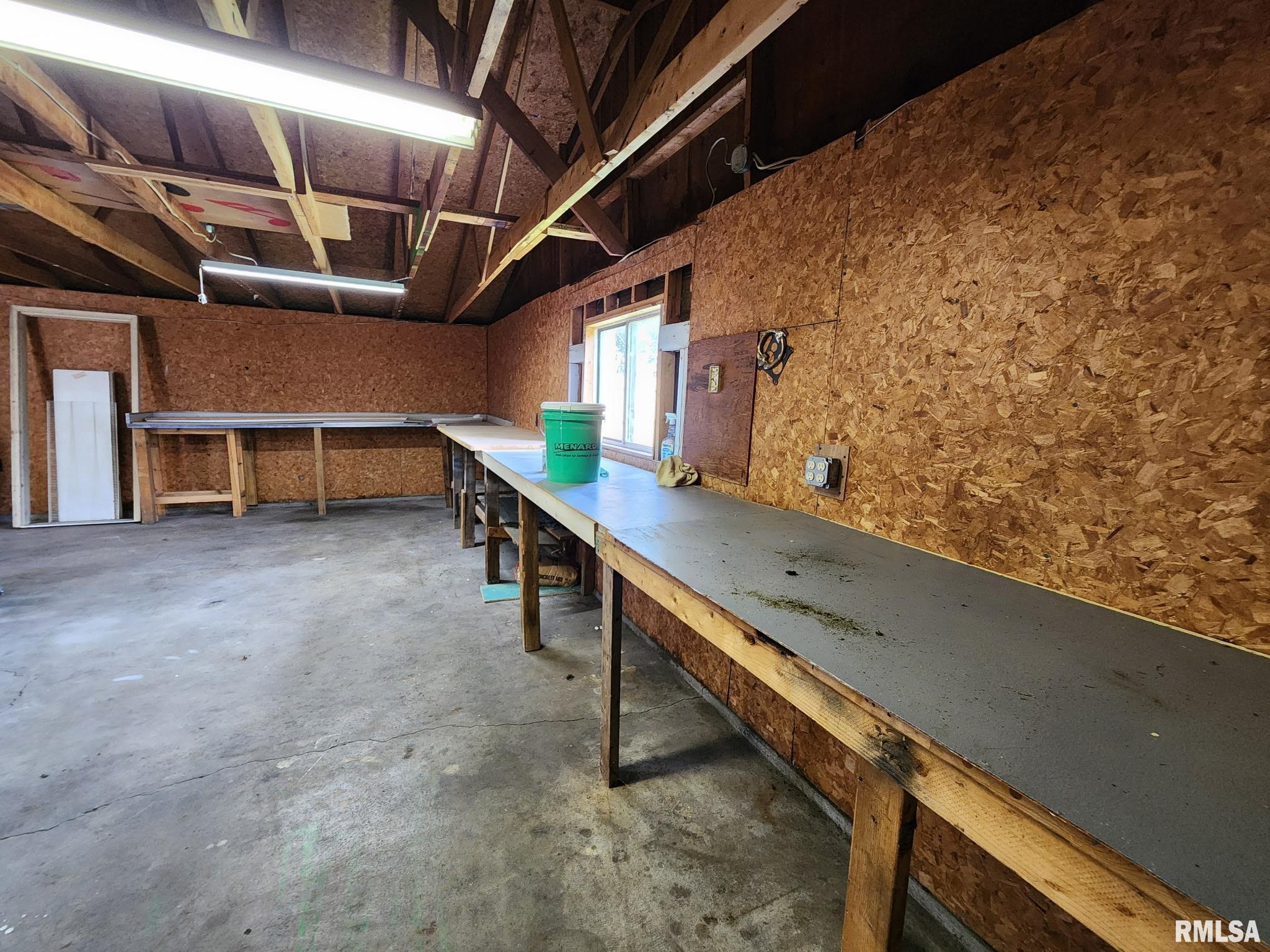 228 4th Street Lincoln, IL 62656 - Photo 4 of 38