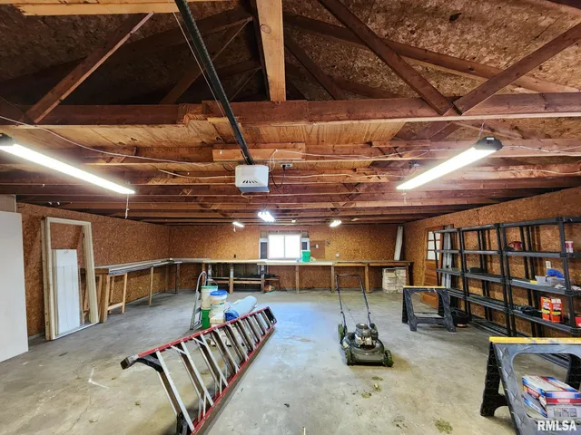 $155,500 | 228 4th Street, Lincoln, IL 62656