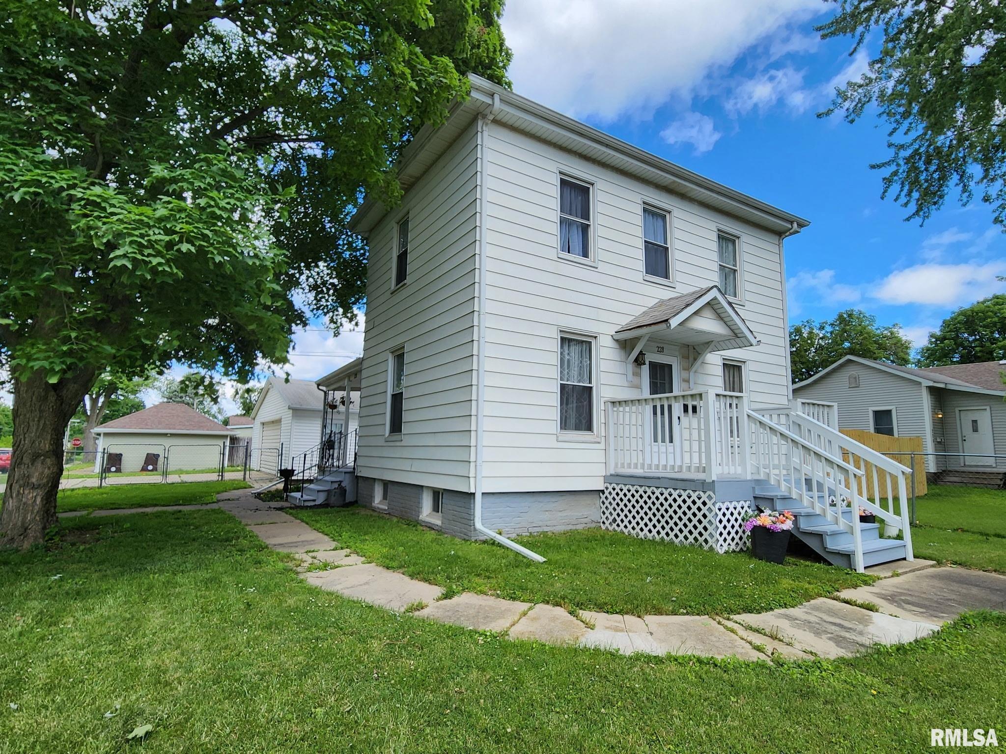 228 4th Street Lincoln, IL 62656 - Photo 10 of 38