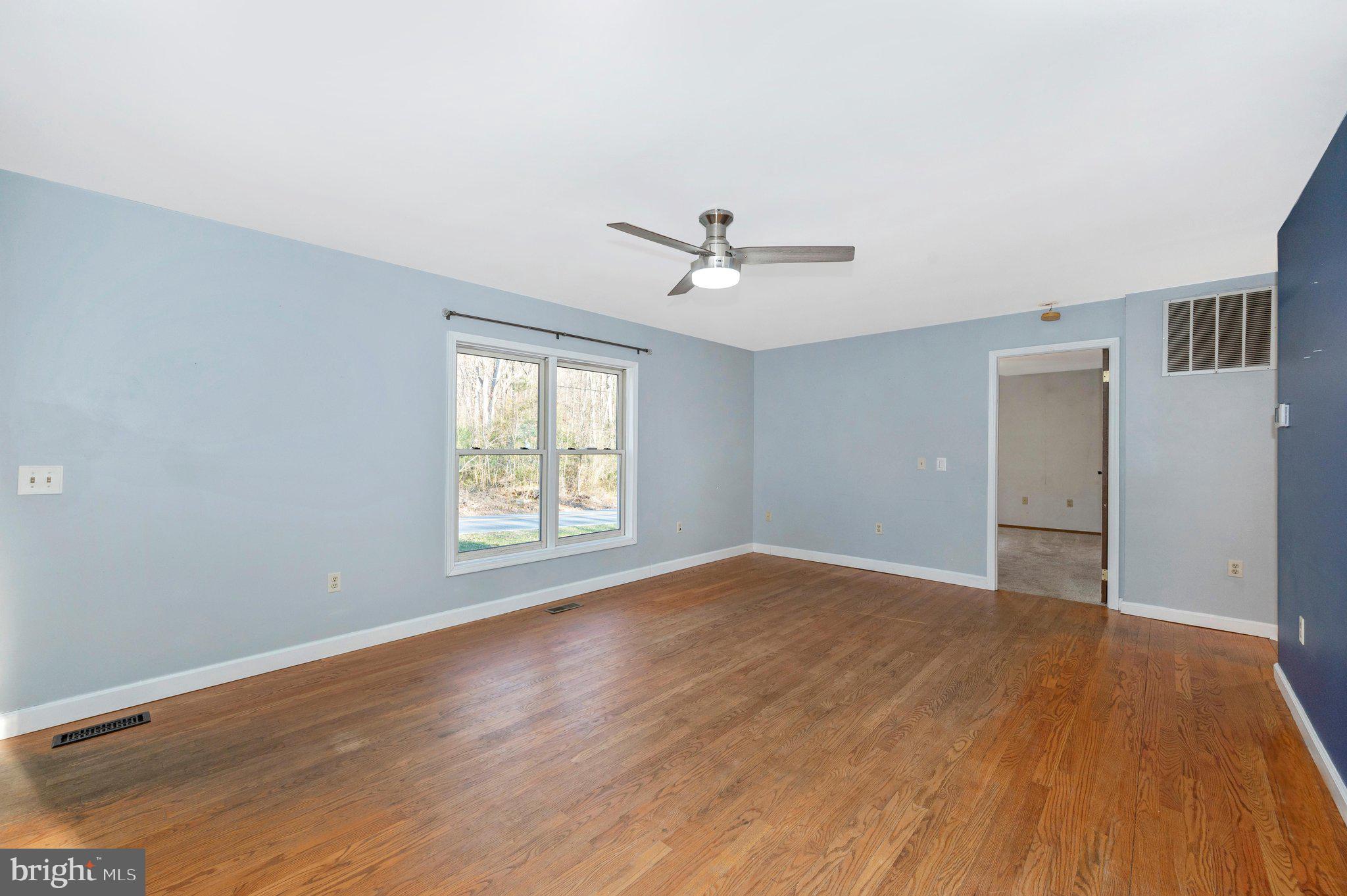13835 Pryor Road Thurmont, MD 21788 - Photo 8 of 64 Living Room