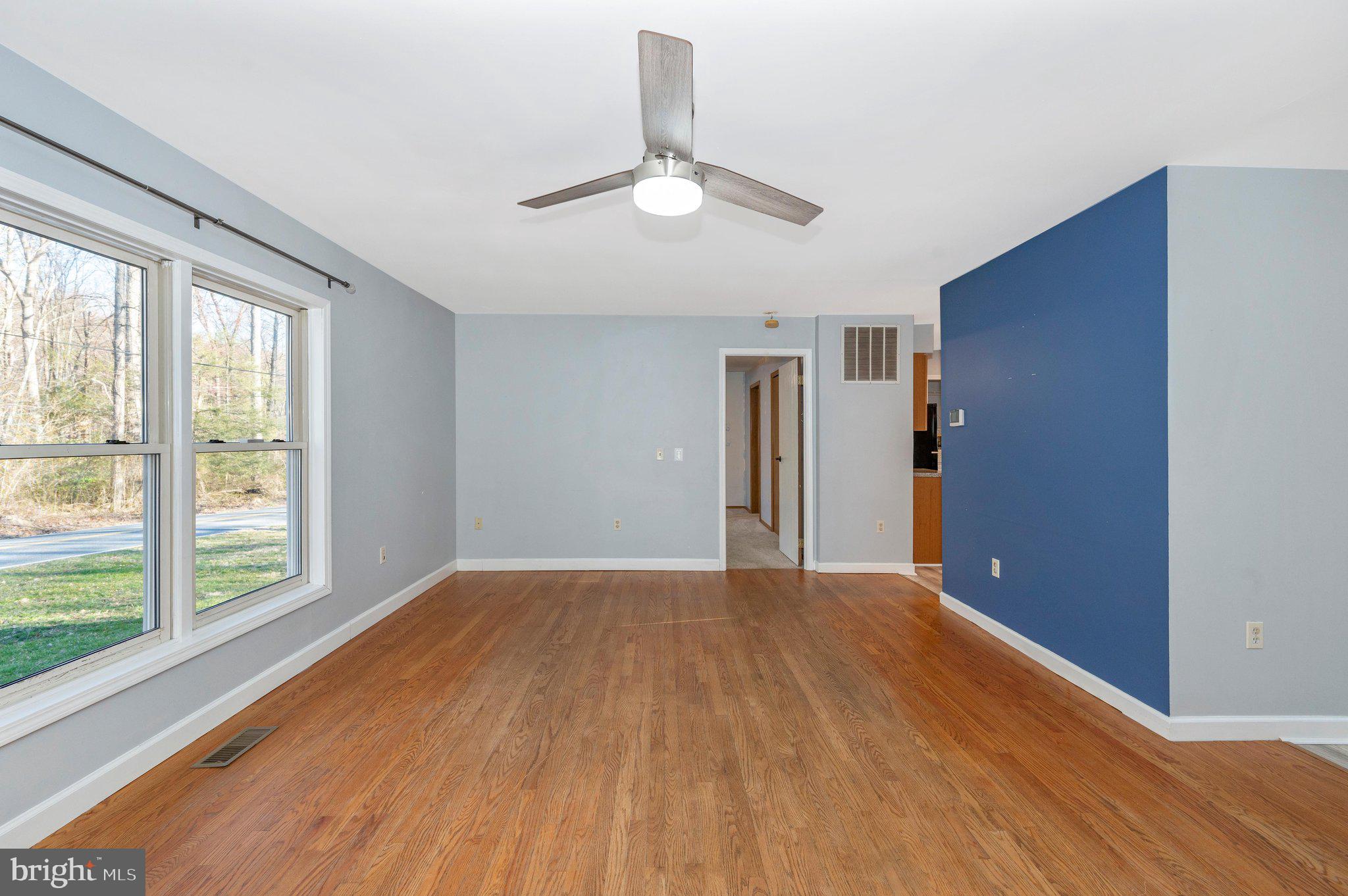 13835 Pryor Road Thurmont, MD 21788 - Photo 9 of 64 Living Room