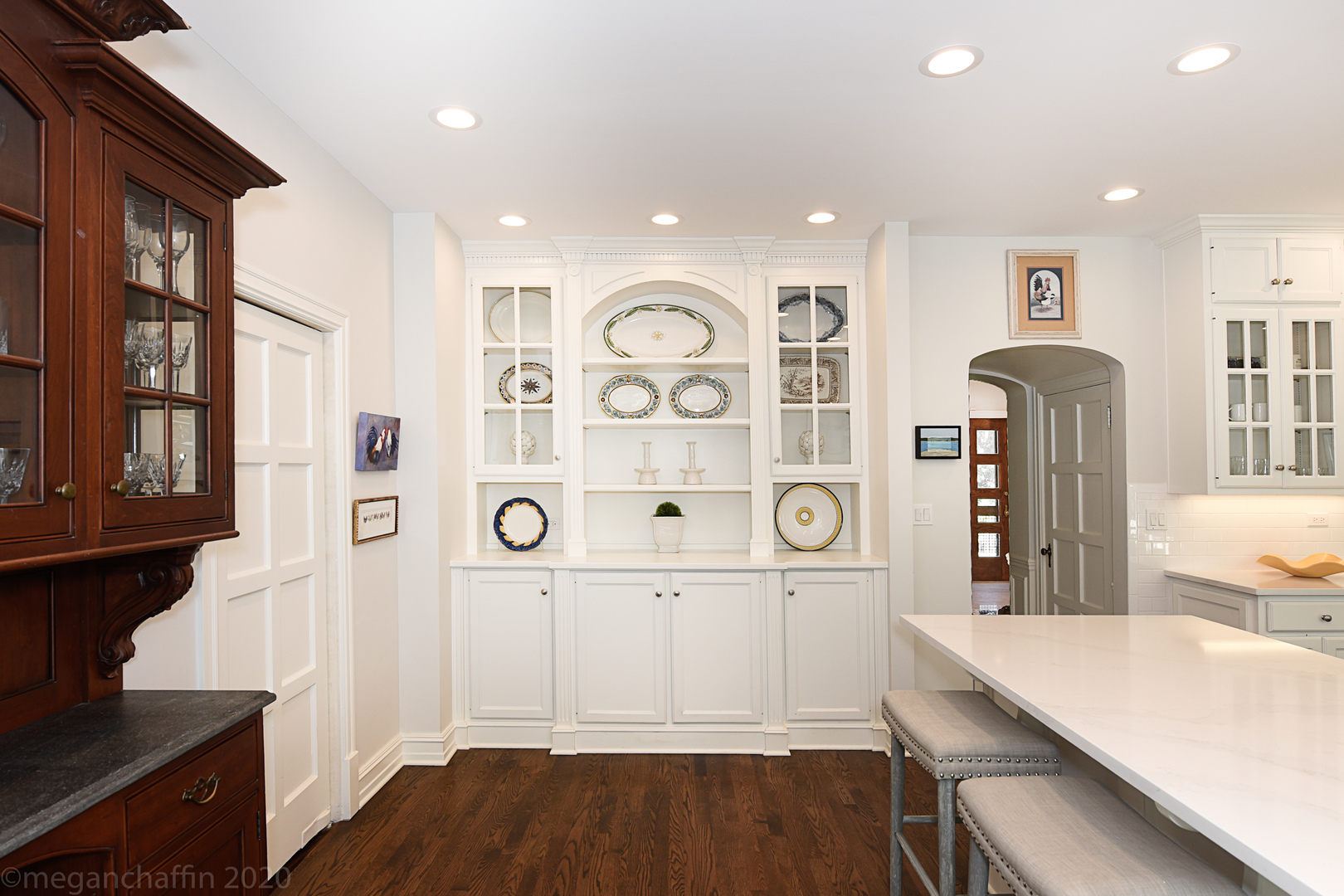 825 Sheridan Road Glencoe, IL 60022 - Photo 12 of 40 a view of a hallway with wooden floor and door