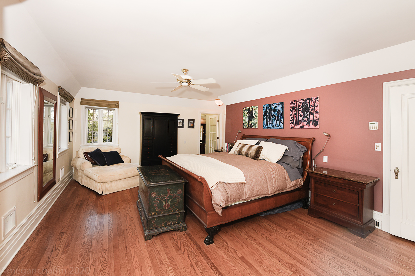 825 Sheridan Road Glencoe, IL 60022 - Photo 19 of 40 a bedroom with a bed and wooden floor