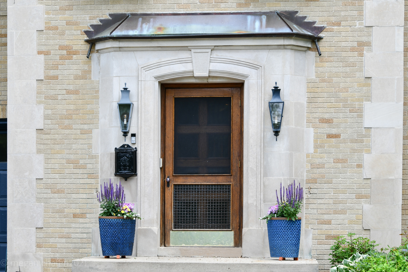 825 Sheridan Road Glencoe, IL 60022 - Photo 3 of 40 a front view of a house with a potted plant