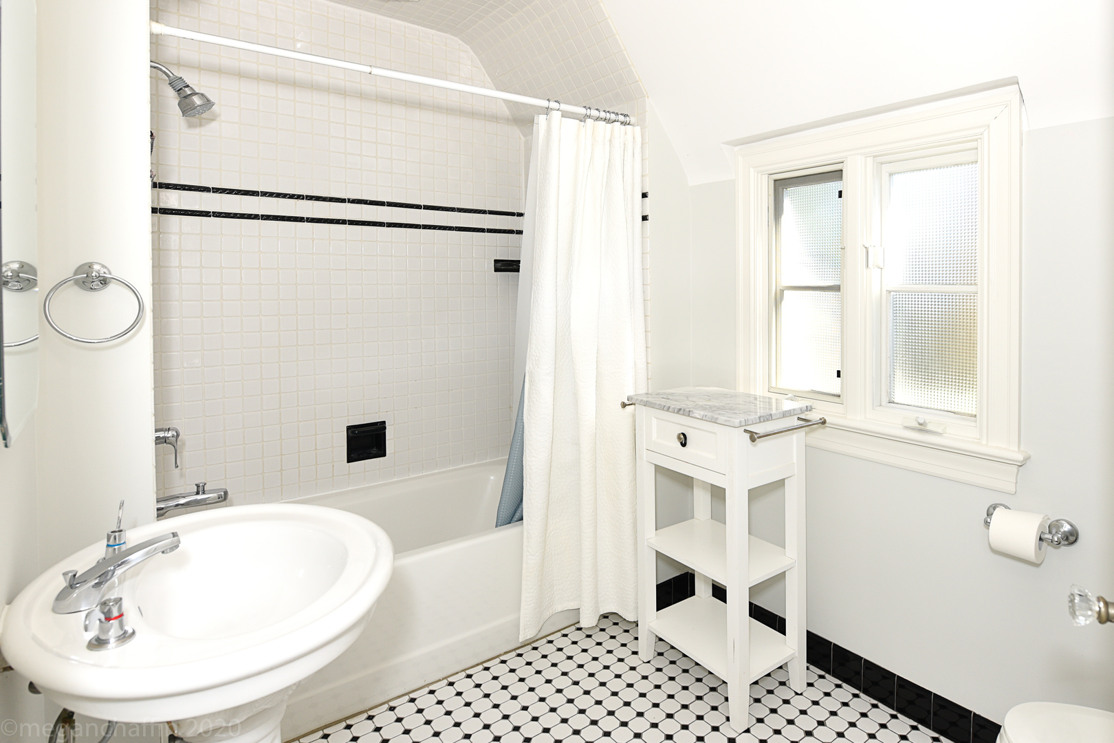 825 Sheridan Road Glencoe, IL 60022 - Photo 28 of 40 a bathroom with a sink a toilet and shower
