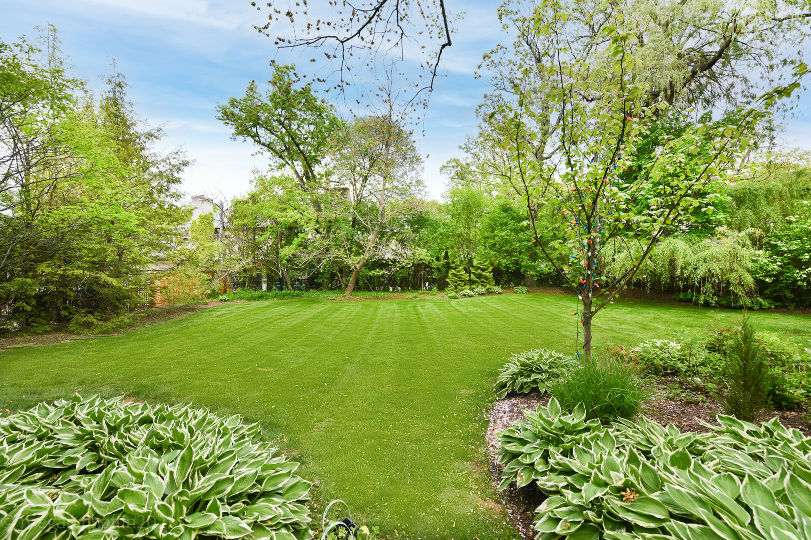 825 Sheridan Road Glencoe, IL 60022 - Photo 36 of 40 a view of a garden with a lake