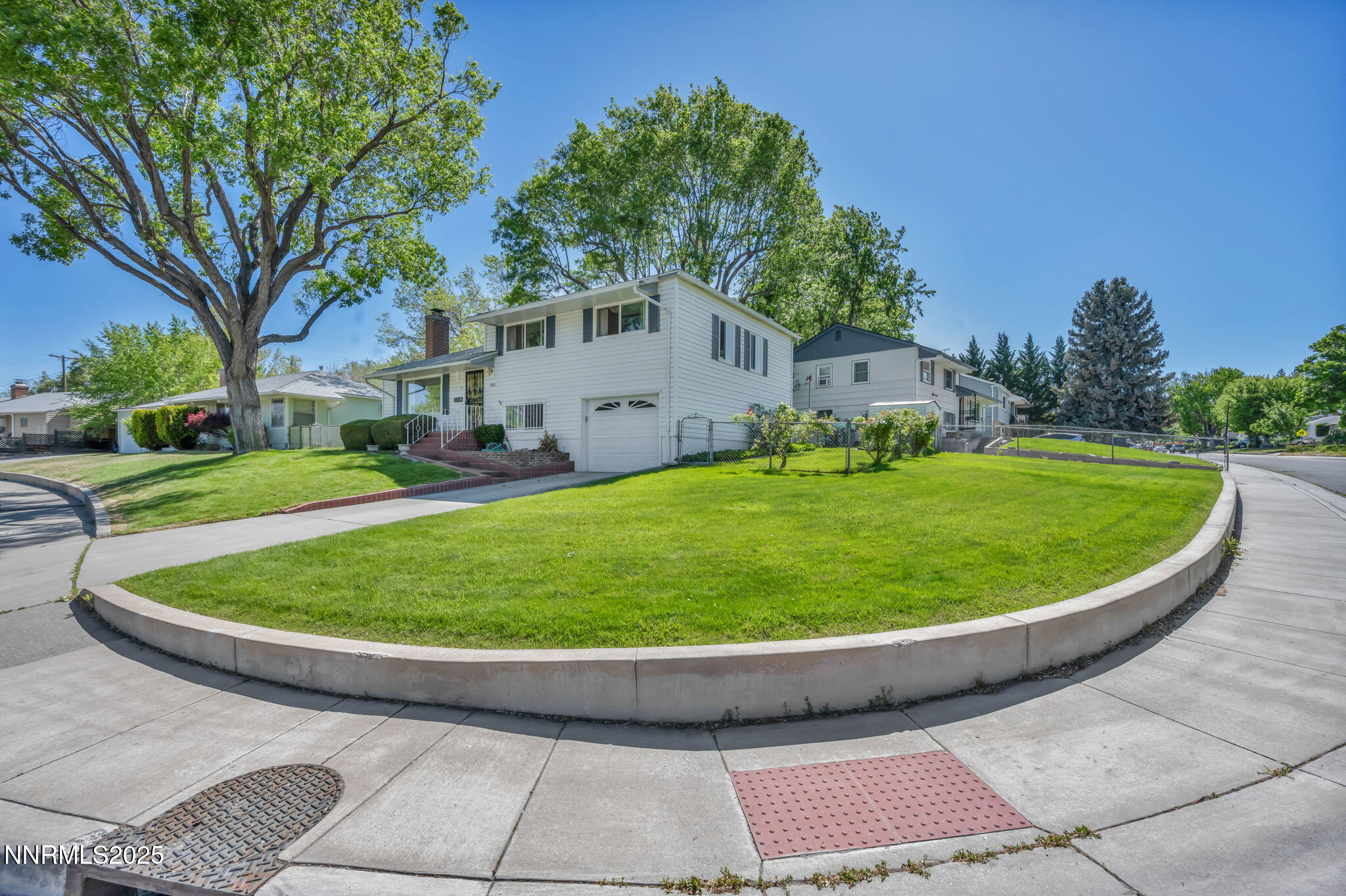 895 Stoker Avenue Reno, NV 89503 - Photo 4 of 43 4-web-or-mls-895-stoker-ave