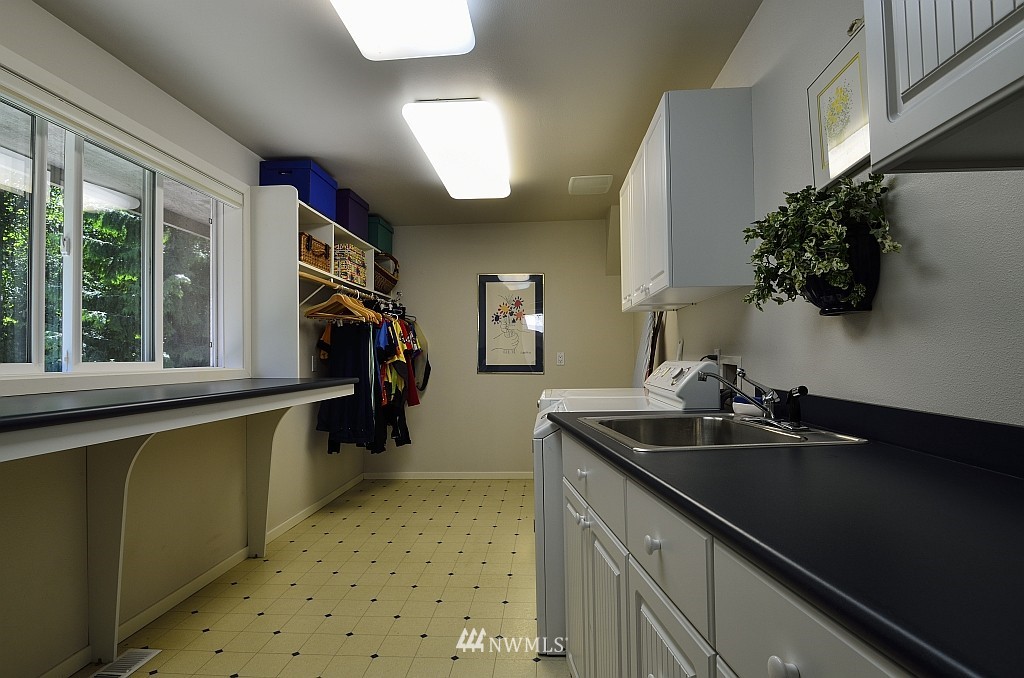 3495 Robertson Road Bellingham, WA 98226 - Photo 13 of 22 Gallery Image 13