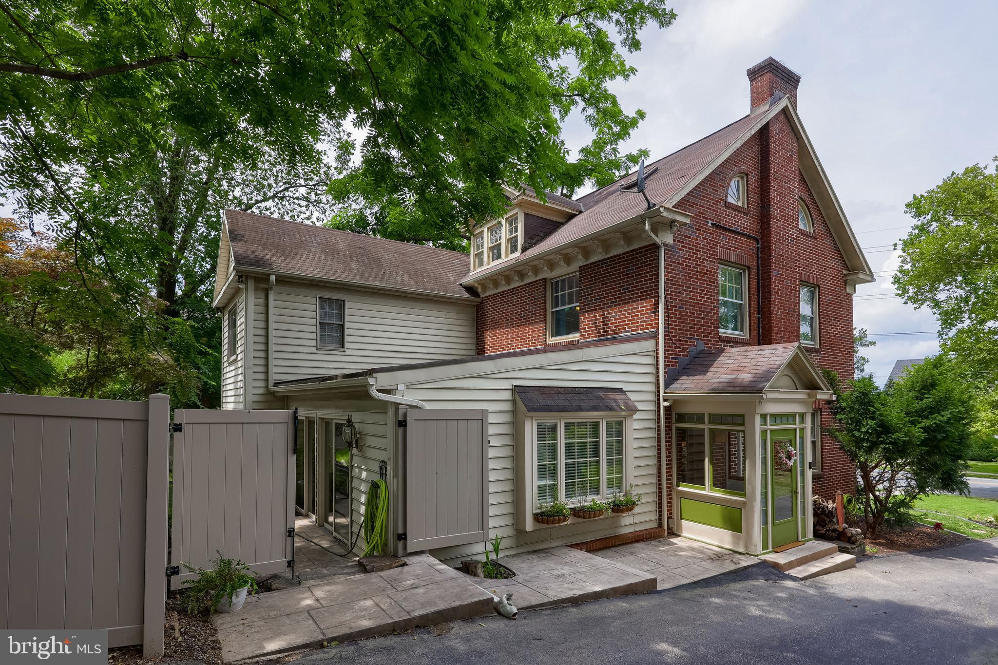 484 Country Club Road York, PA 17403 - Photo 4 of 70 Gallery Image 4