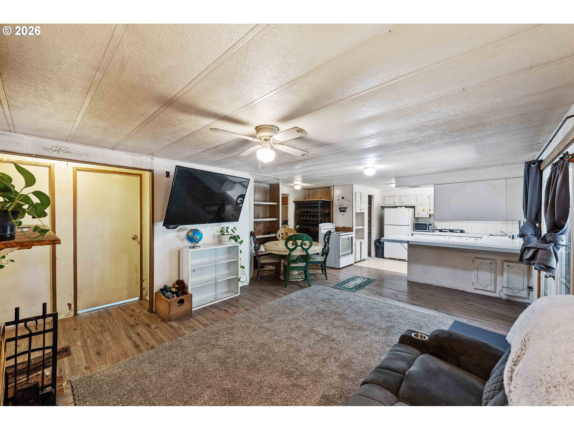 24608 Lower Smith River Road Reedsport, OR 97467 - Photo 6 of 44 Living Room