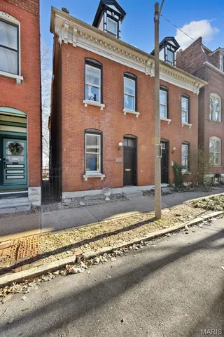 $280,000 | 2320 South 9th Street, St. Louis, MO 63104