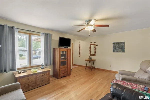 $212,000 | 4123 North Linwood Avenue, Davenport, IA 52806
