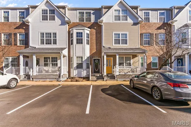 $299,900 | 227 West Monroe Avenue, Unit 205, Kirkwood, MO 63122