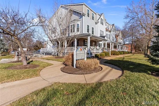 $299,900 | 227 West Monroe Avenue, Unit 205, Kirkwood, MO 63122