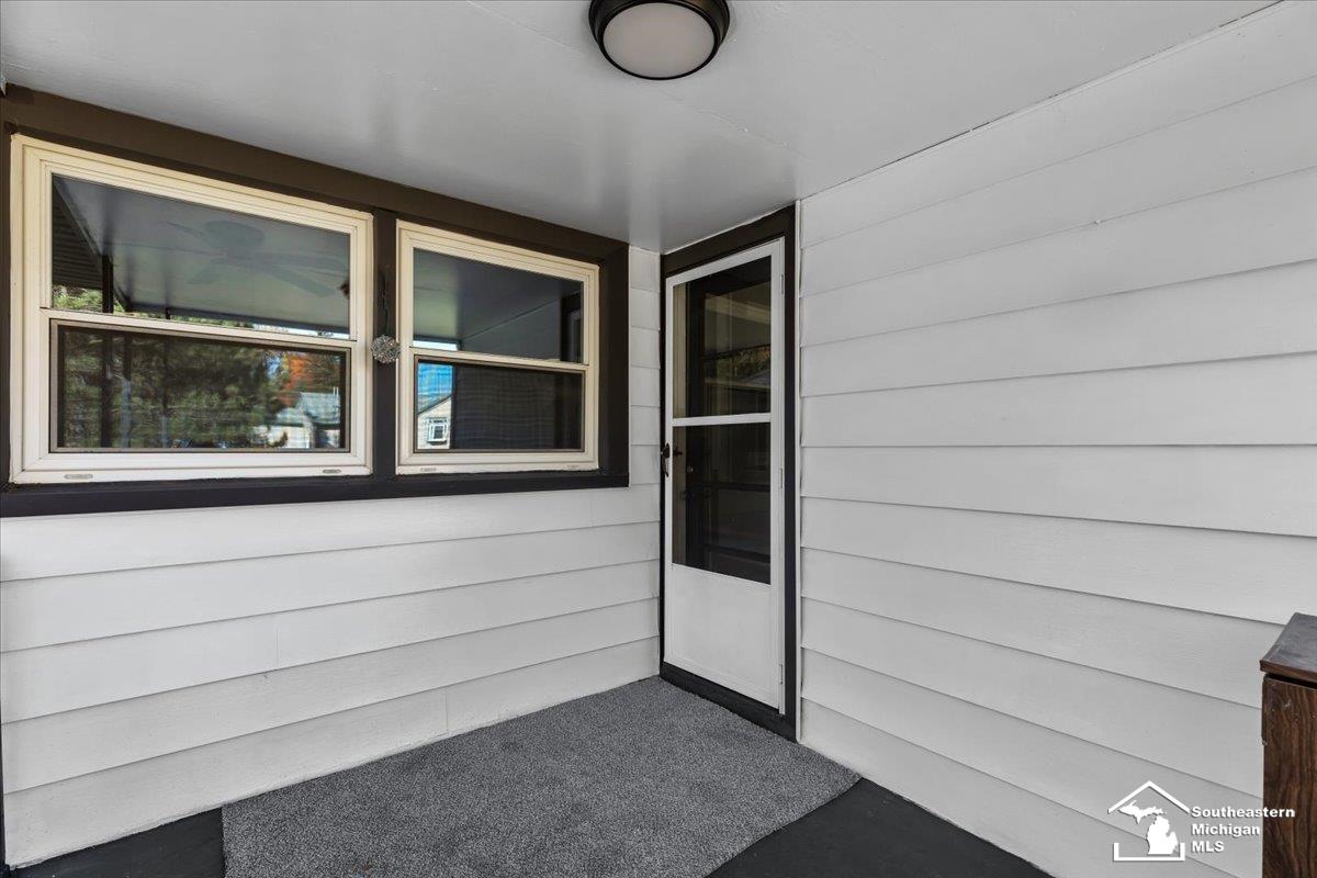 13199 Hannan Road Romulus, MI 48174 - Photo 8 of 28 50158925-e5dd4638-18d5-4a42-bf44-7b93508afee3.JPG