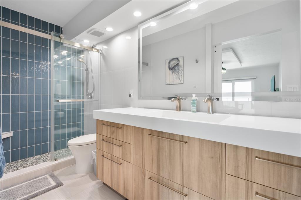1050 Longboat Club Road, Unit 901 Longboat Key, FL 34228 - Photo 19 of 37 a bathroom with a sink a toilet and shower